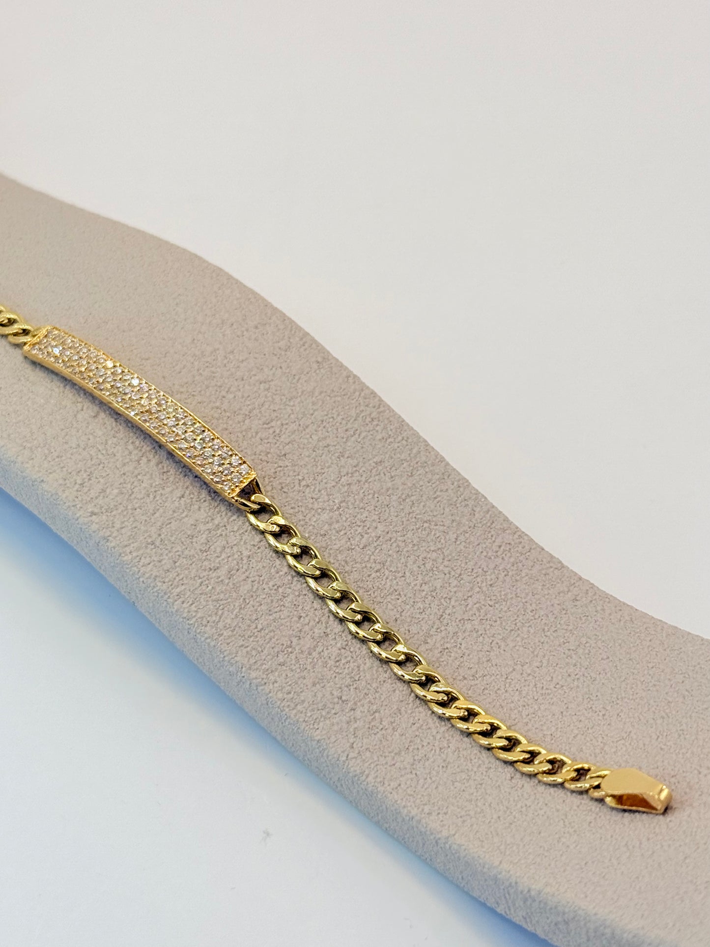 Elegant 18K Gold Bracelet with Cubic Zirconia – Luxury ID Bar Design