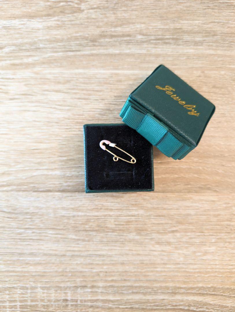 18kt gold Pin