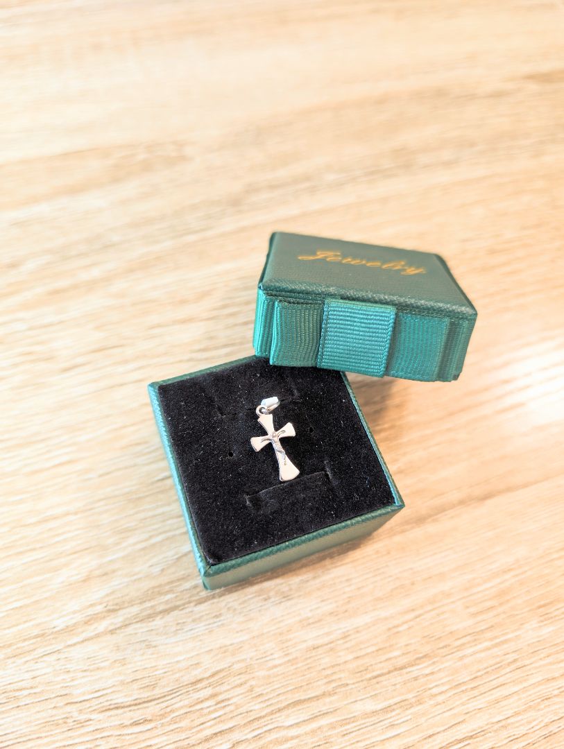 18kt Cross Pendant
