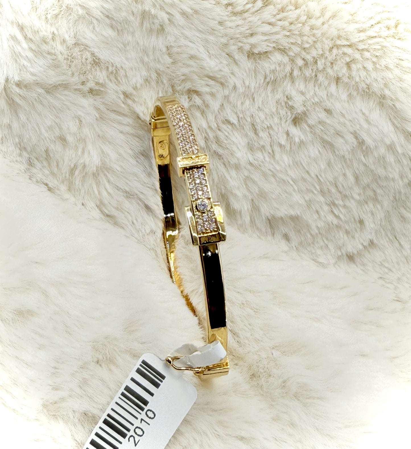 18kt Belt Bangle