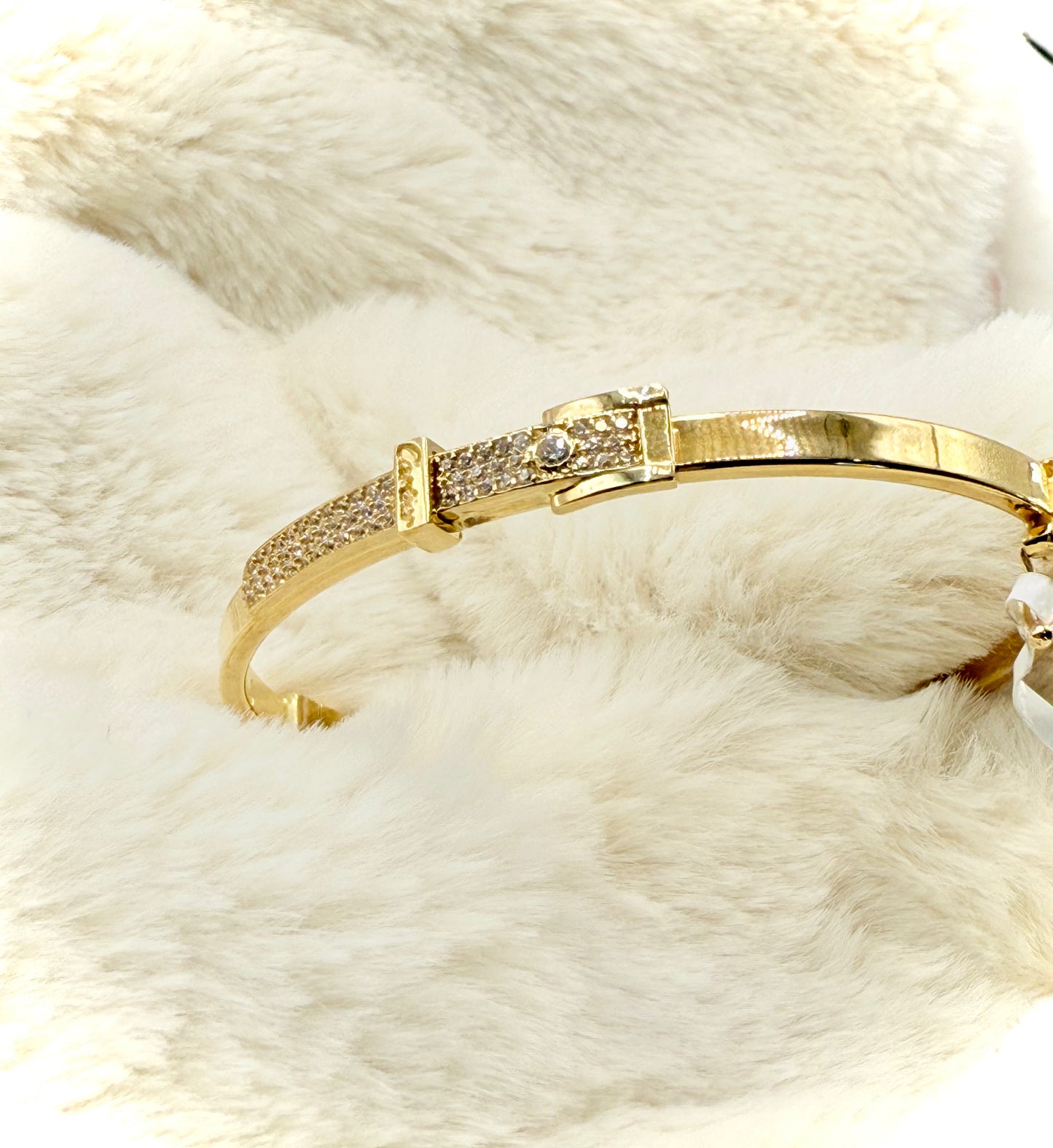 18kt Belt Bangle