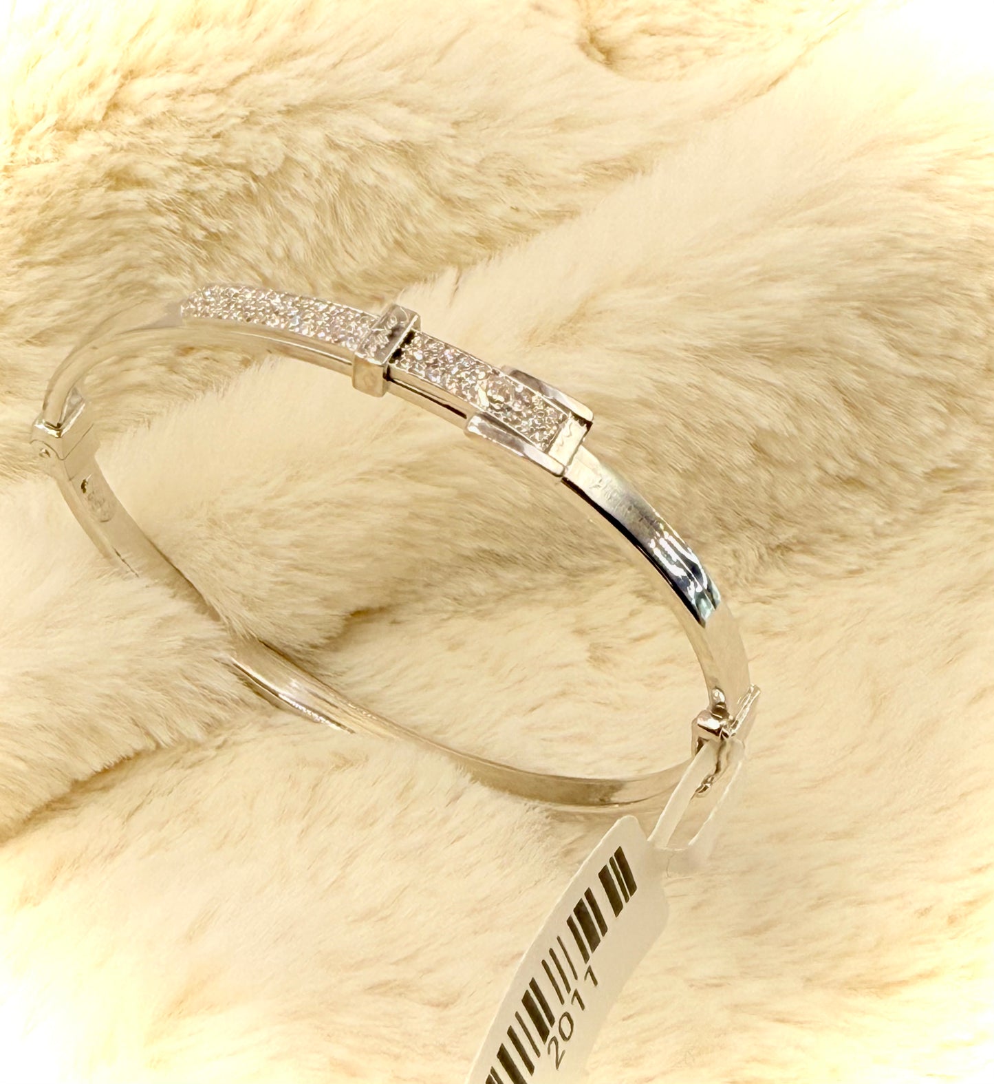 18K White Gold Belt Bangle