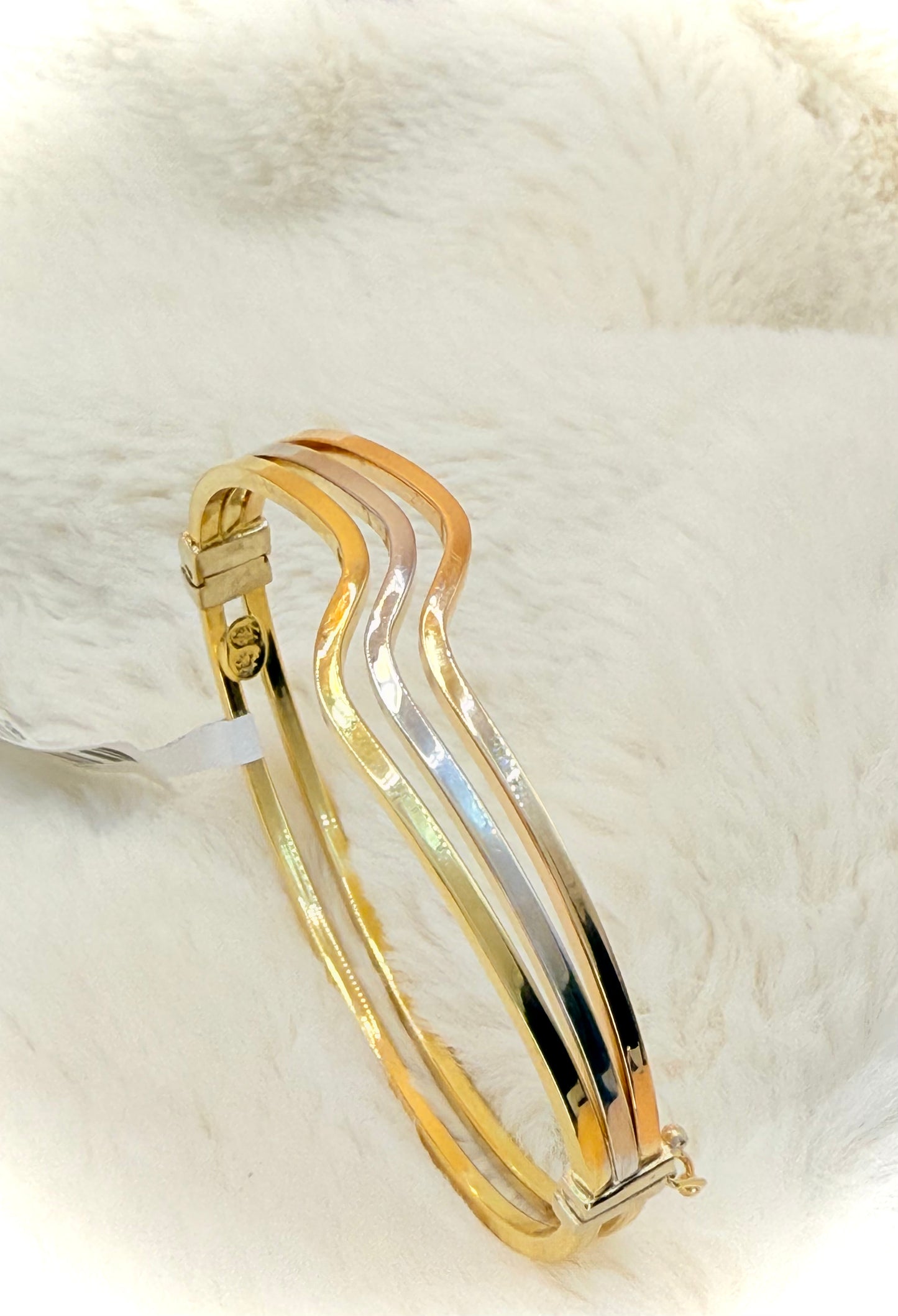18K 3 Tone Wave lock Bangle