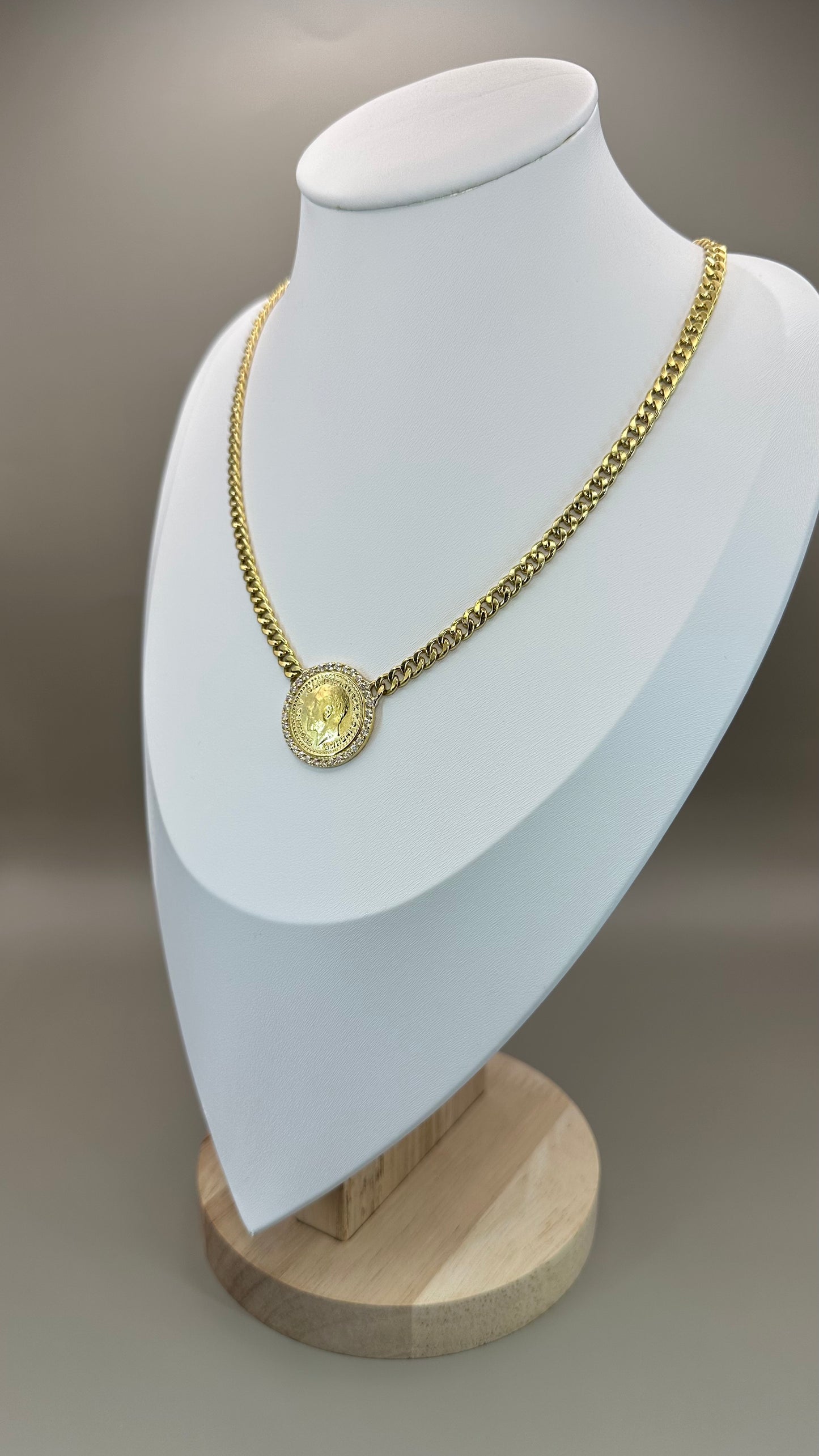 18kt CZ Sovereign Style Necklace