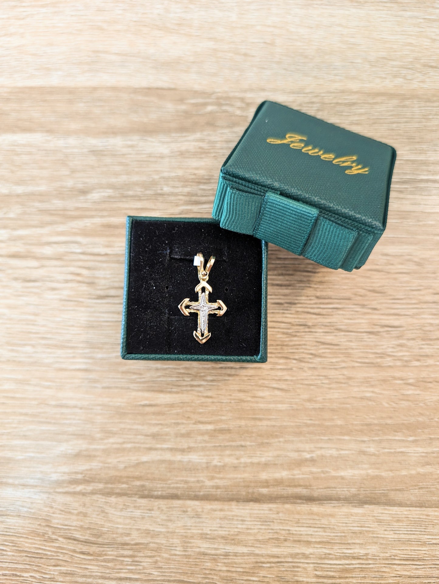 18kt Crucifix