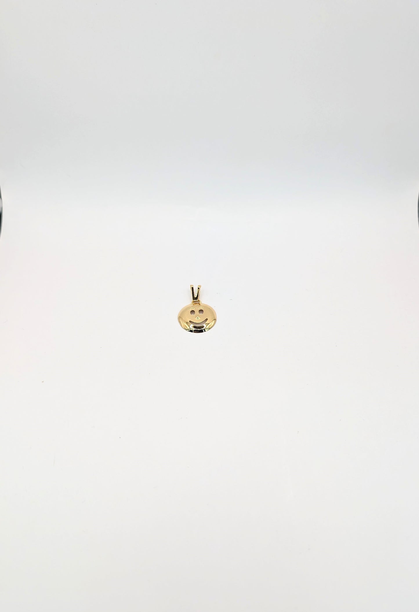 18kt Smily Face Pendant