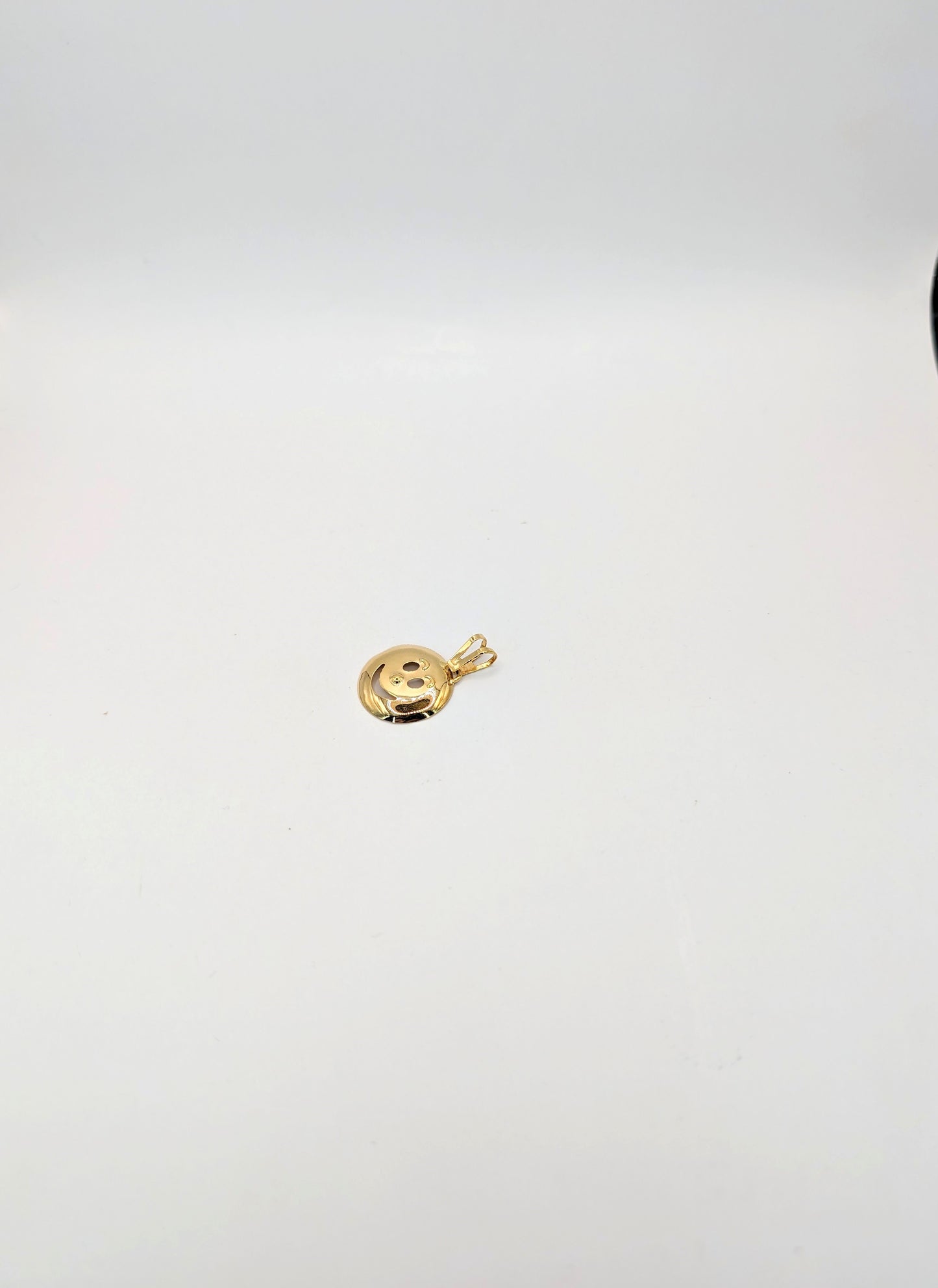 18kt Smily Face Pendant