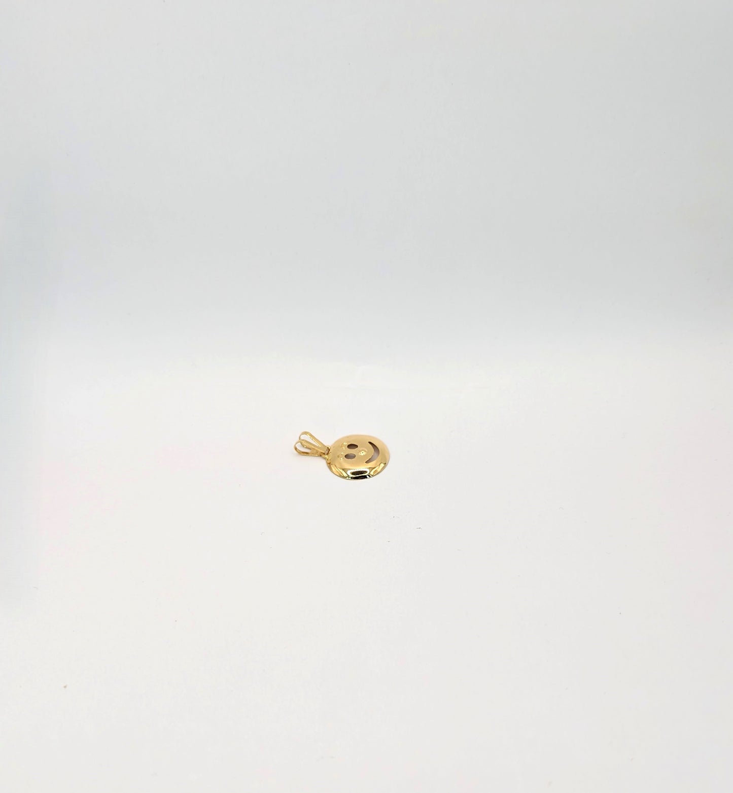 18kt Smily Face Pendant