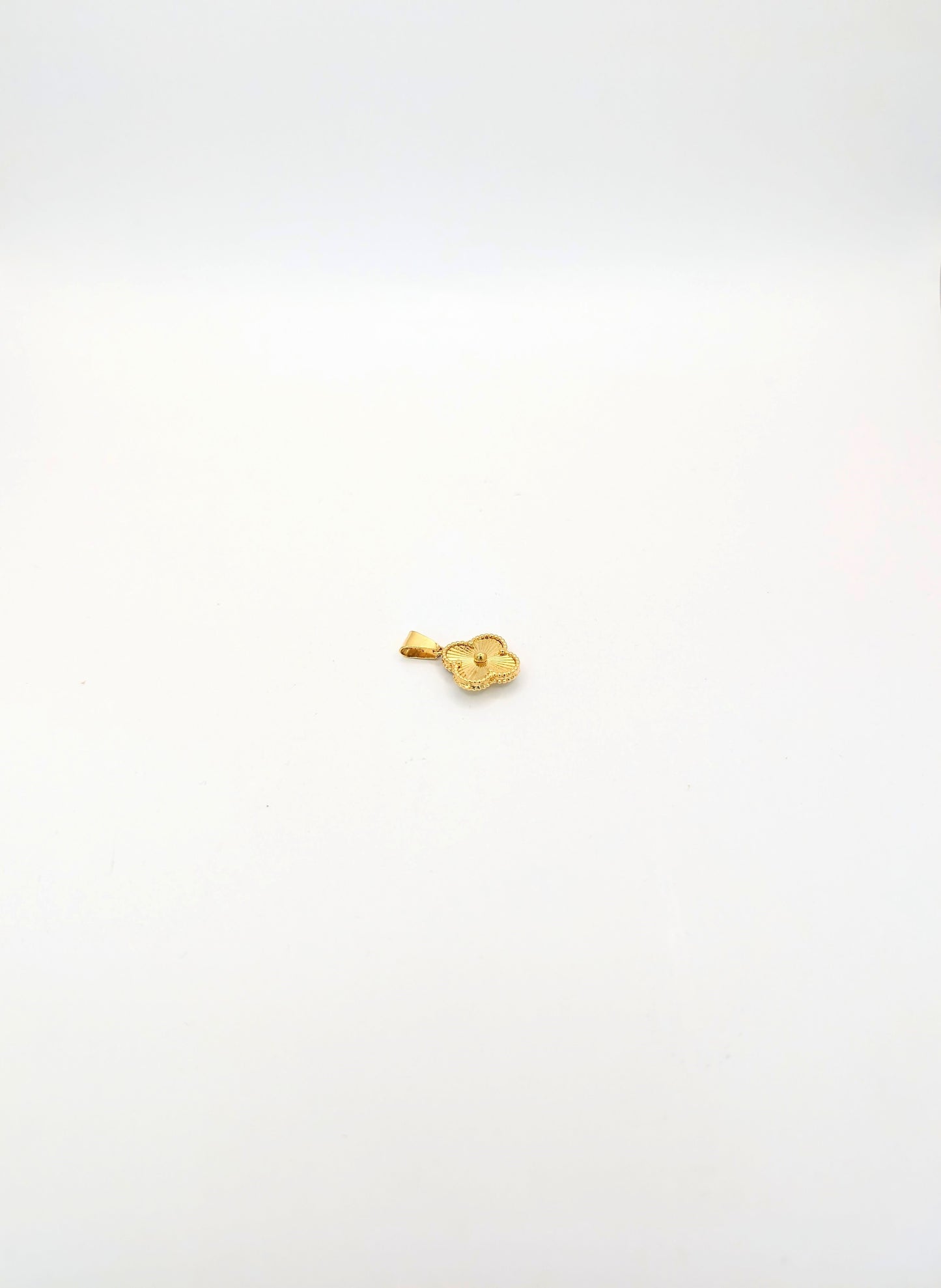 18kt Reflective Pendant