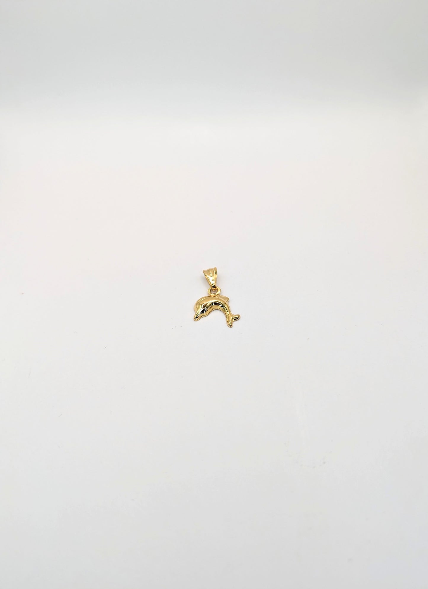 18kt Dolphin Pendant