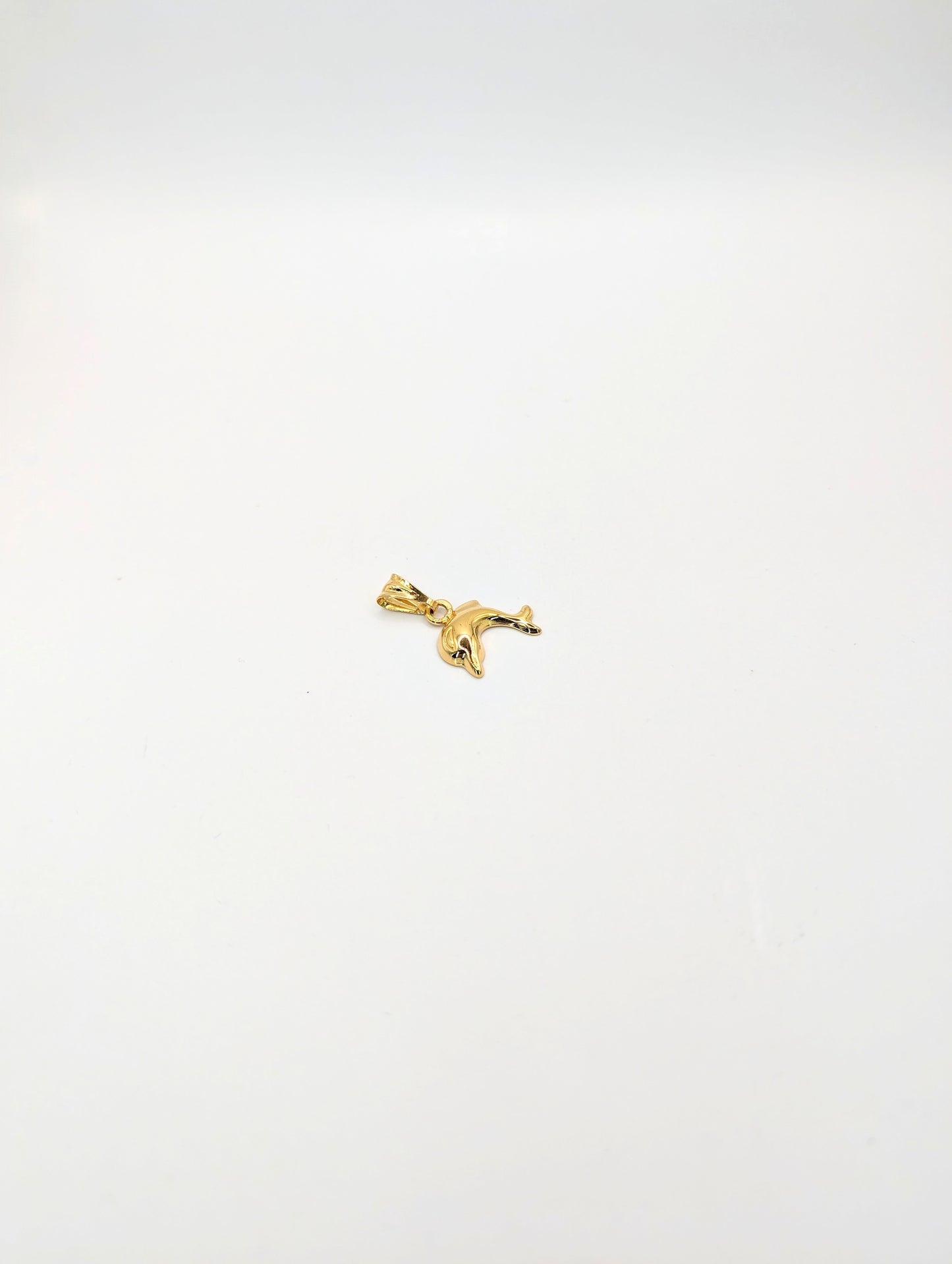 18kt Dolphin Pendant