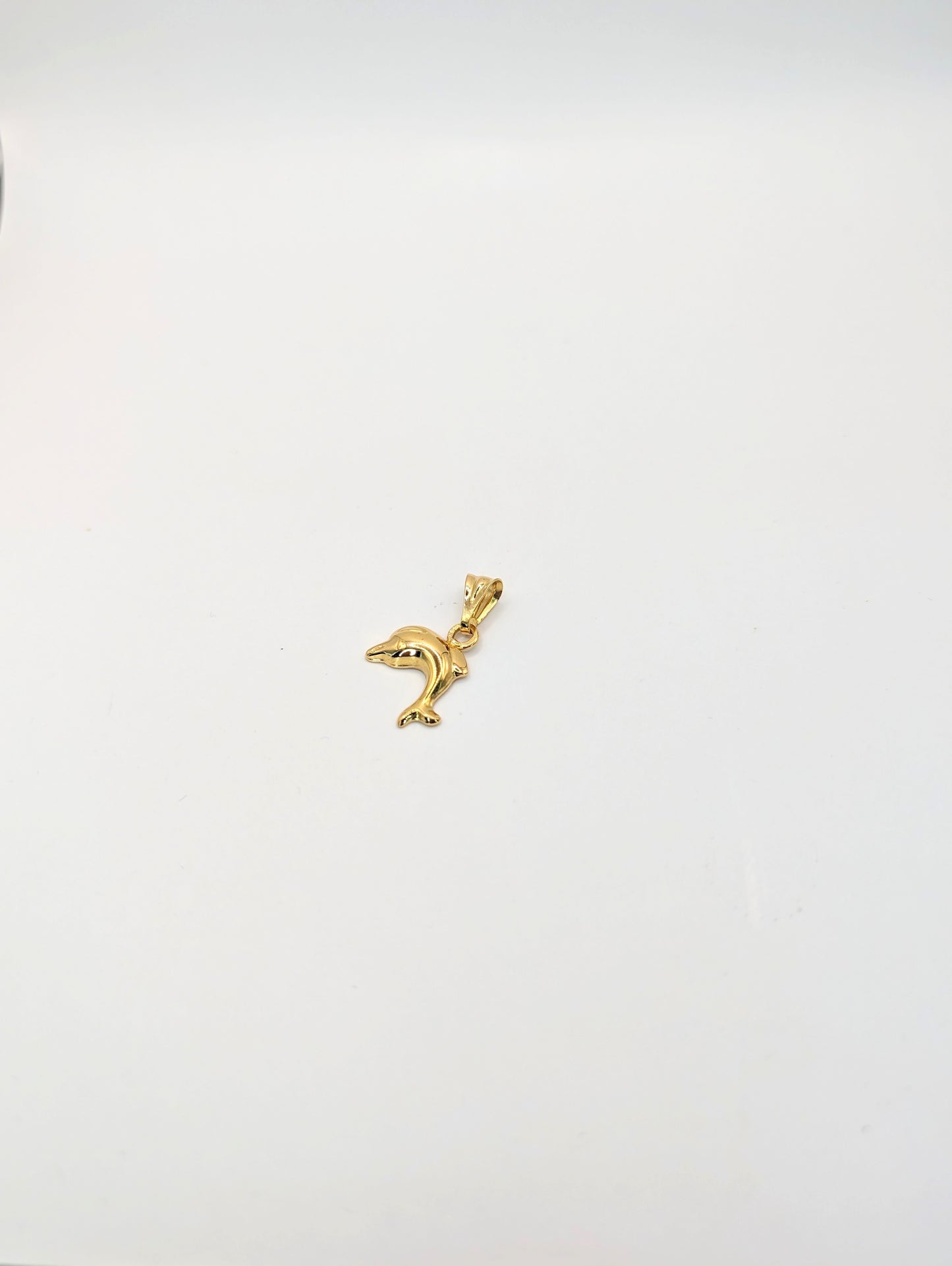 18kt Dolphin Pendant