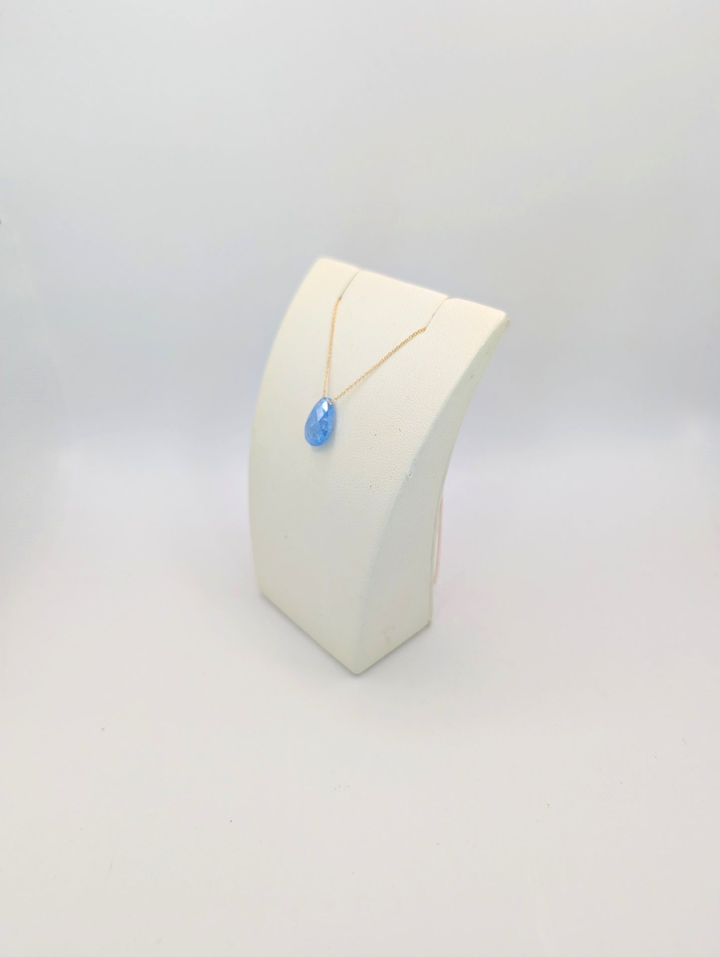 18kt Blue Pear Necklace
