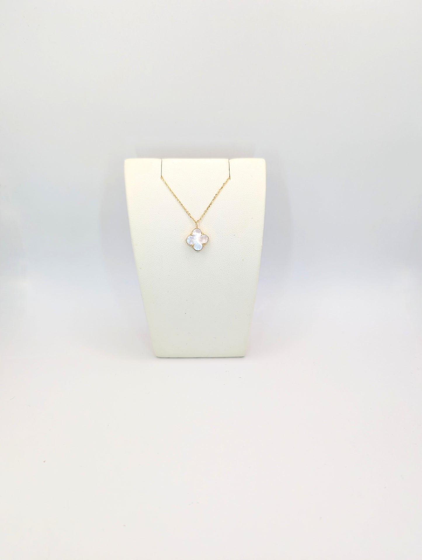 18kt Mother Of Pearl Clover Necklace