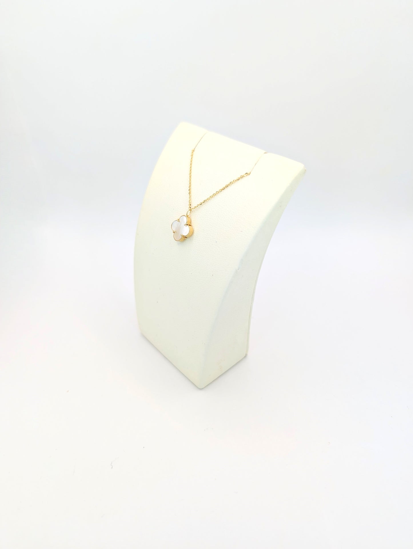 18kt Mother Of Pearl Clover Necklace
