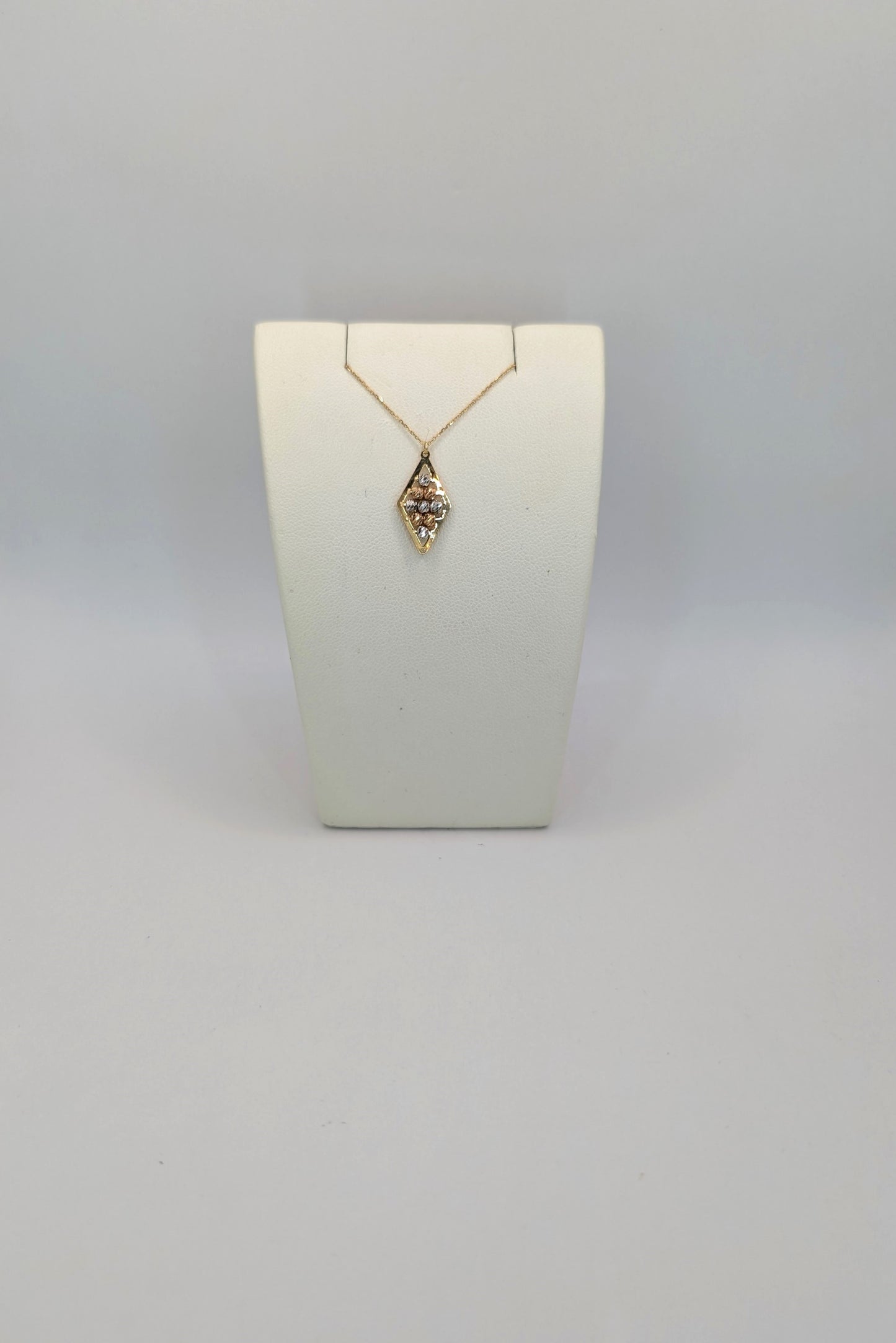18kt Triangles Necklace