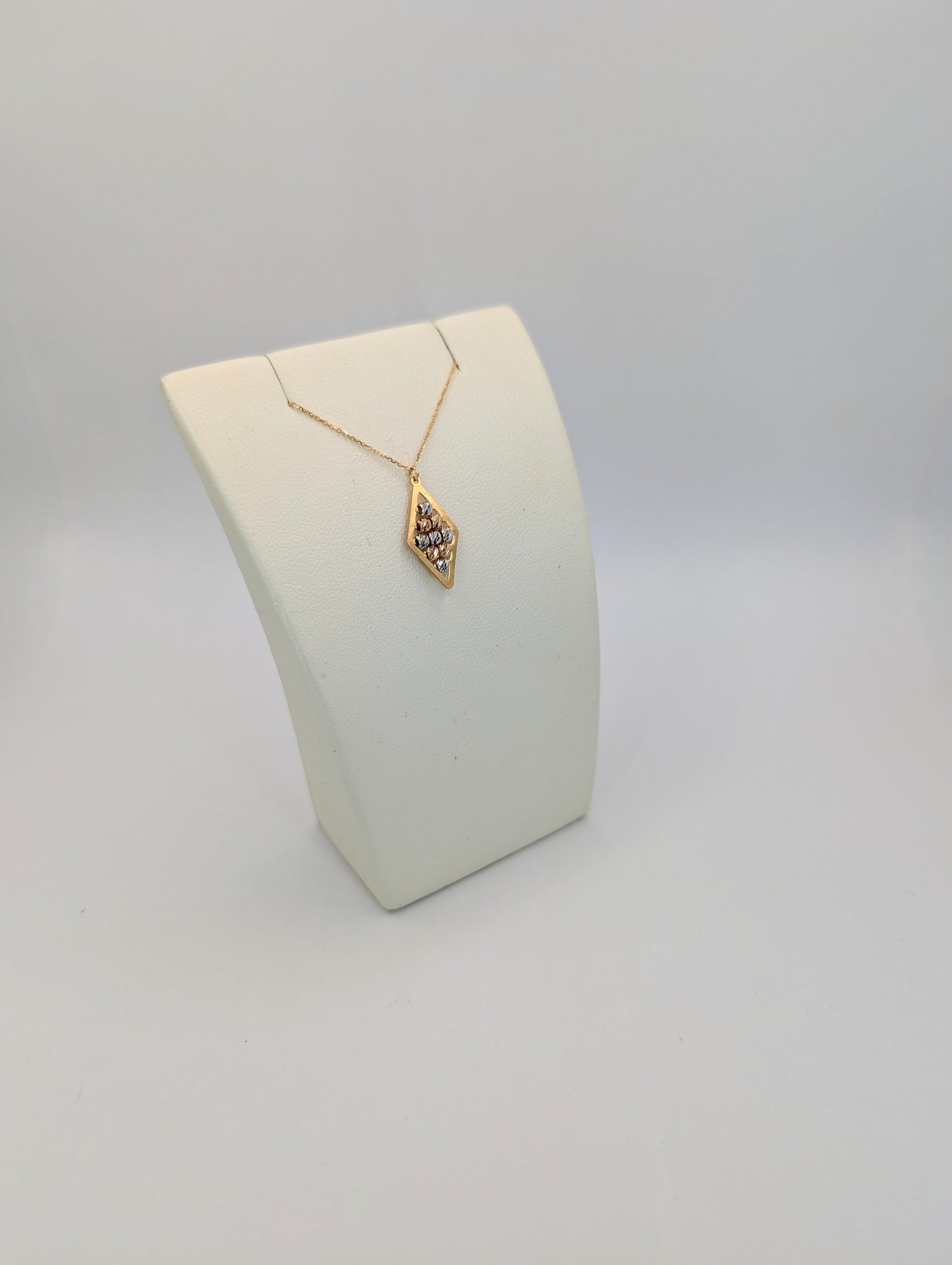18kt Triangles Necklace