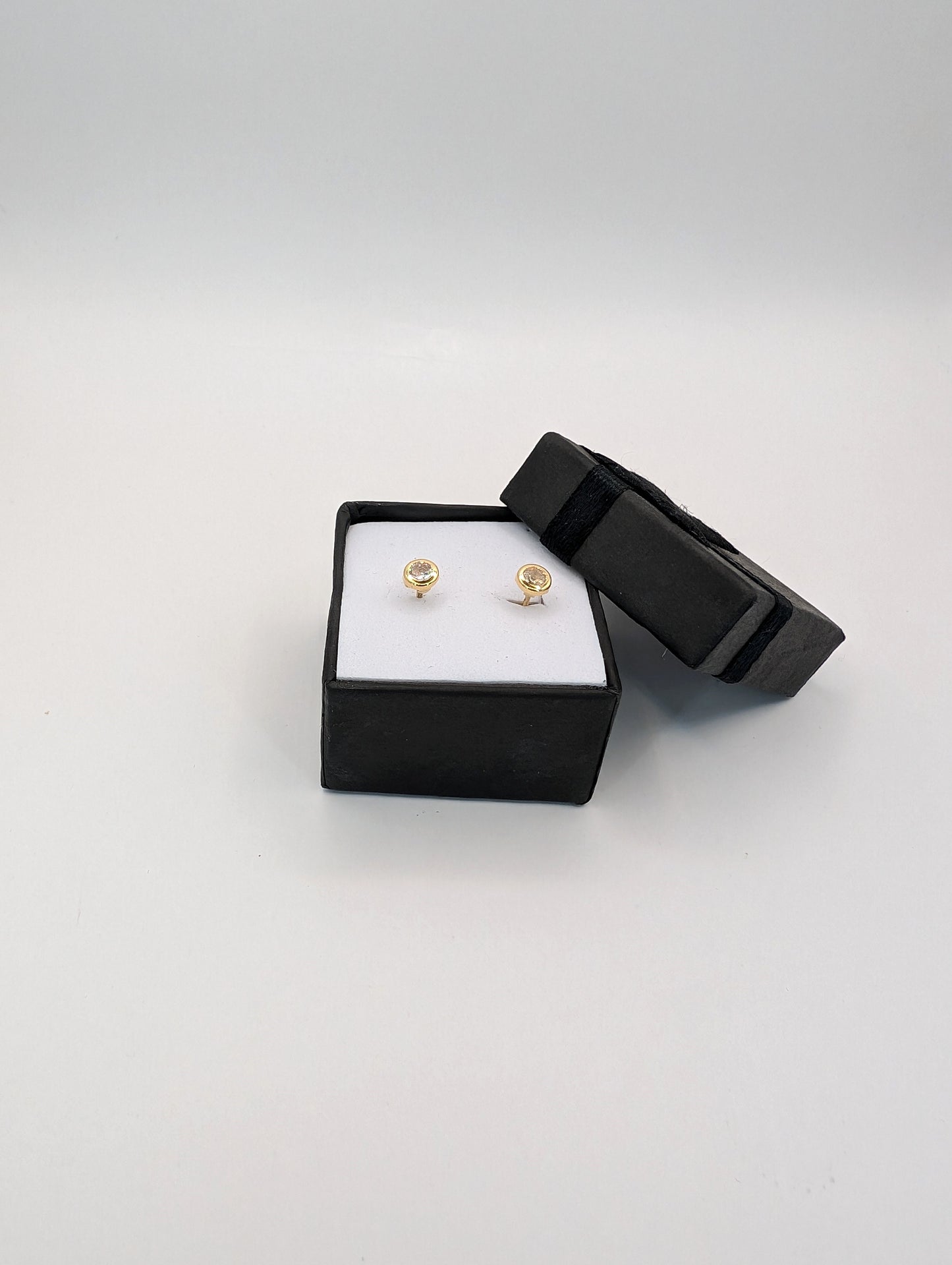 18kt CZ studs Earring