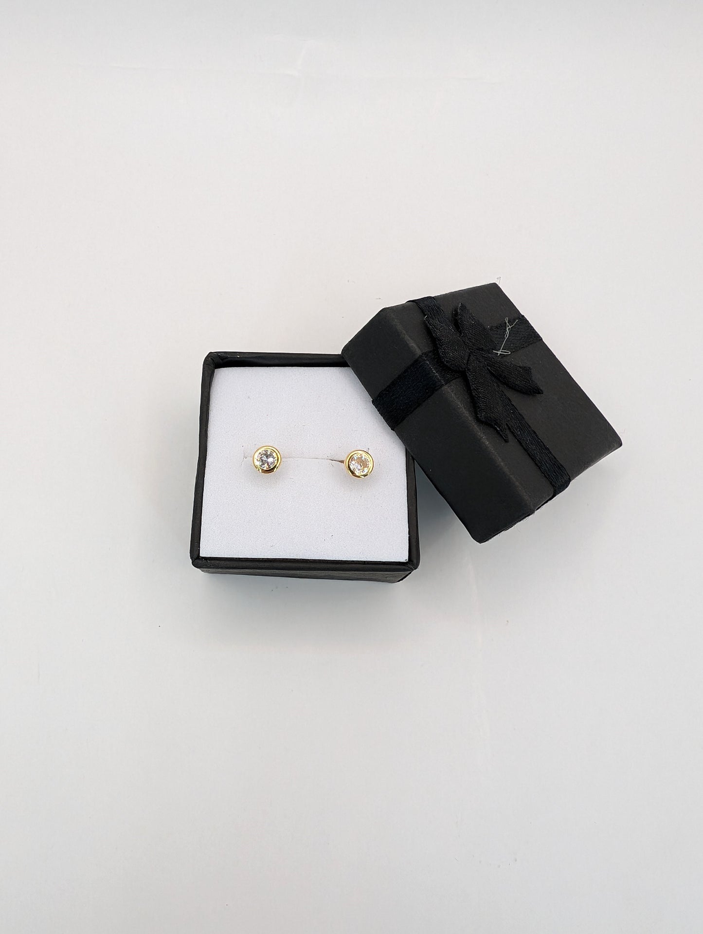 18kt CZ studs Earring