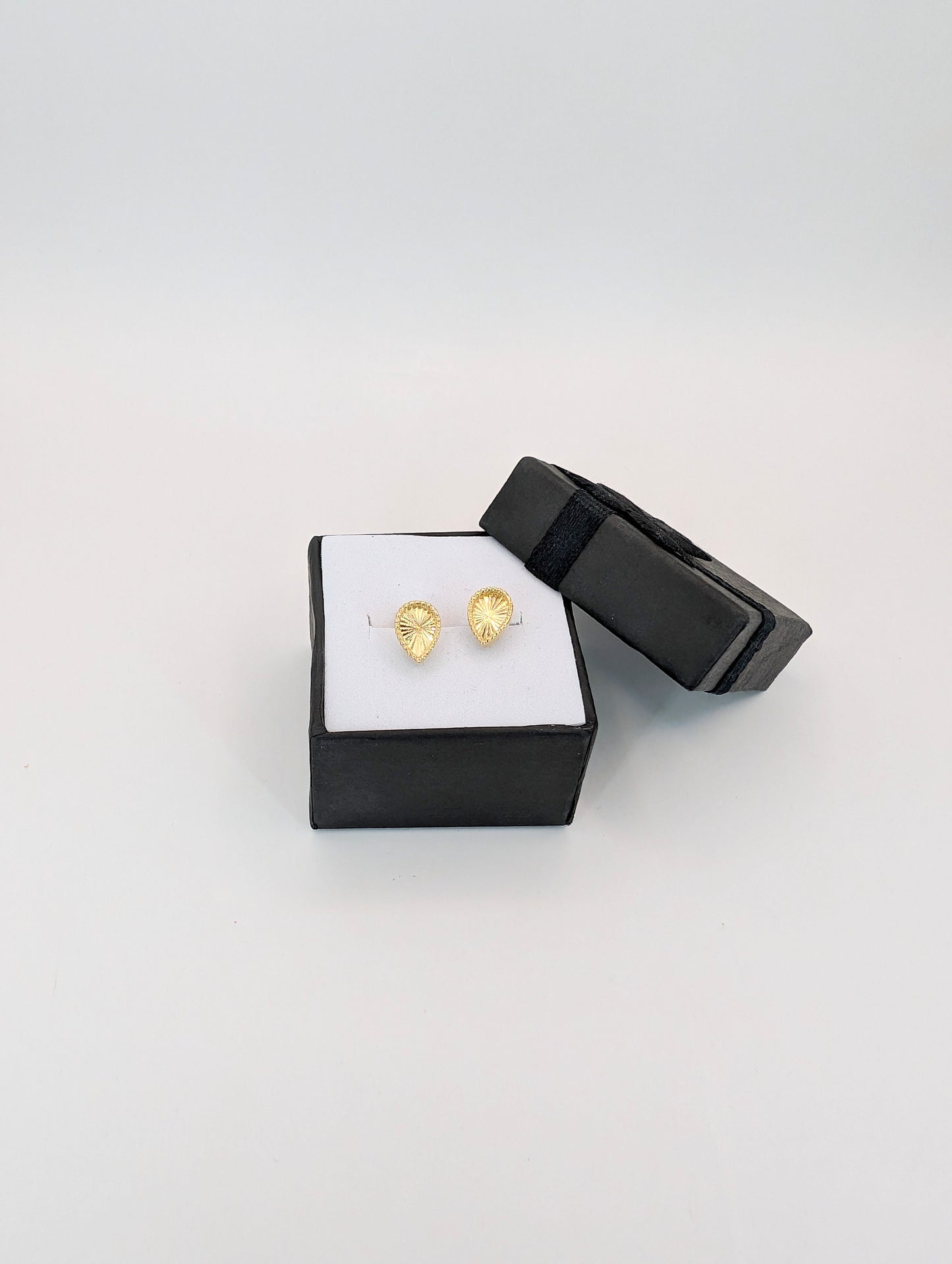 18kt Tear drop Earring