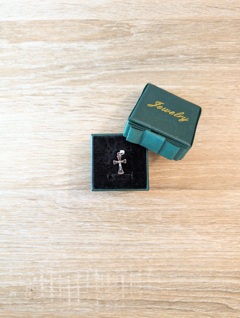18kt Cross Pendant