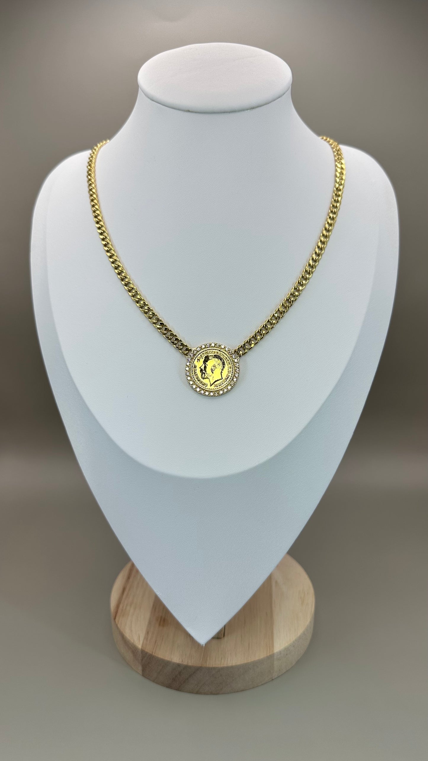 18kt CZ Sovereign Style Necklace