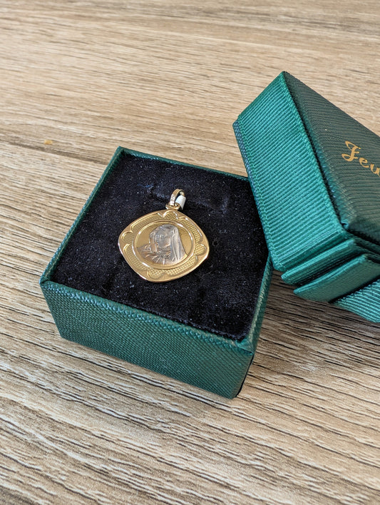 18kt virgin Mary