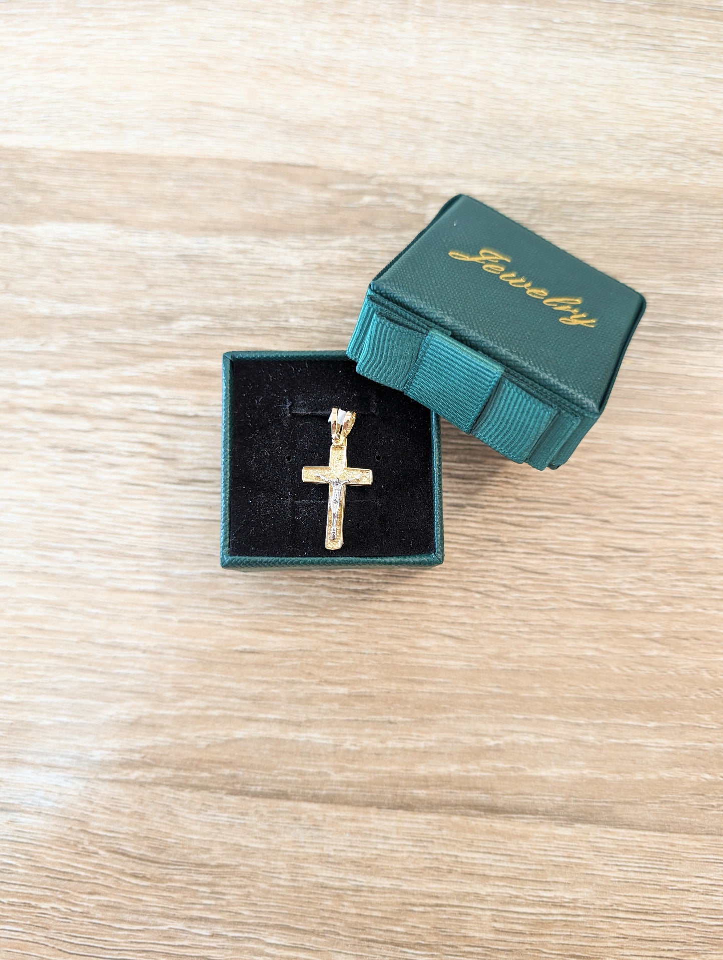 18kt Crucifix