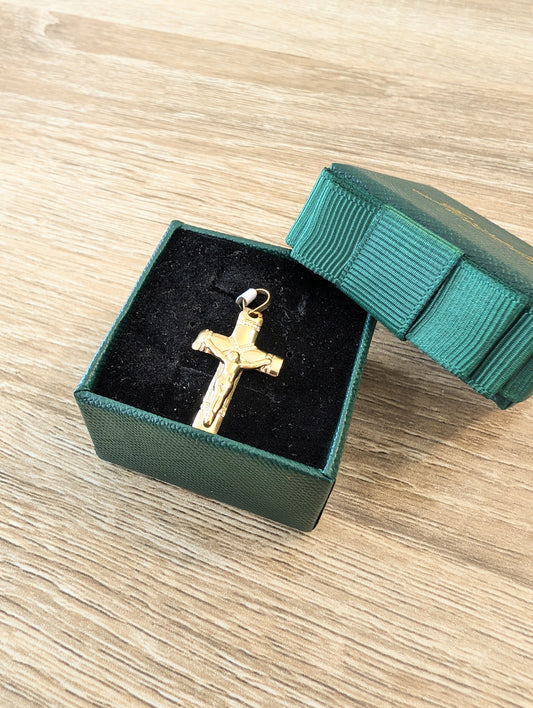 18kt Crucifix