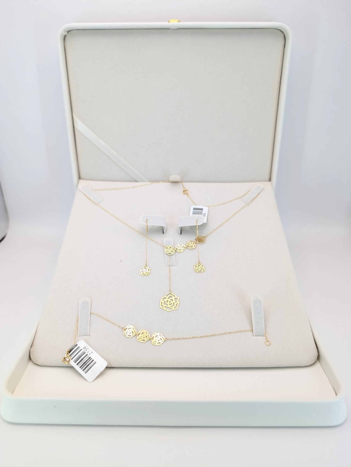 18kt Elegant  Gold Jewellery Set